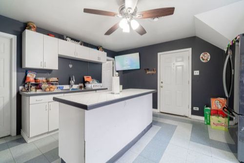13355 Greenwood Ave, Dixmoor, IL 60406-2932