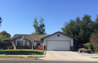 1030 Oakdale Ln, Lemoore, CA 93245-3425