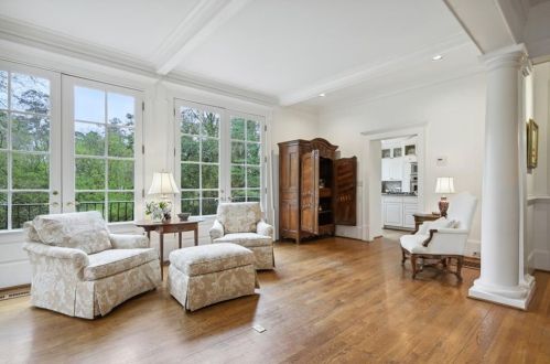 1041 Farmington Ln, Atlanta GA  30319-2811 exterior