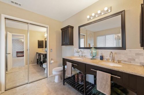 3921 Cyn Gln Cir, Austin TX  78732-2187 exterior
