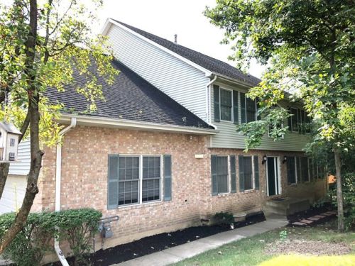1352 Laurel Oaks Dr, Streamwood, IL 60107-3305