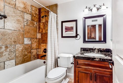 5255 Thorn Tree Ln, Irvine CA  92612-2346 exterior