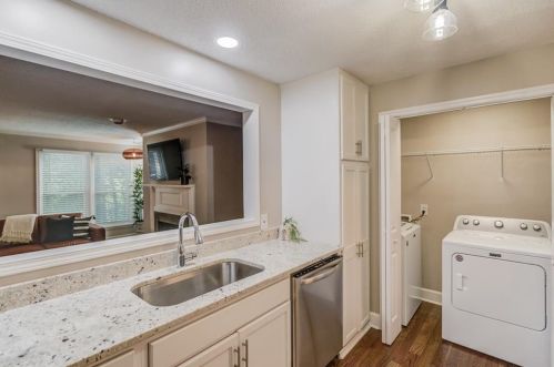 1000 Camden Ct, Atlanta GA  30327-4276 exterior