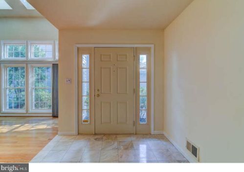 24 Stonebridge Ln, Princeton NJ  08540-7093 exterior