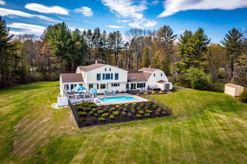 38 Dover Rd, Lee, NH 03824-3315