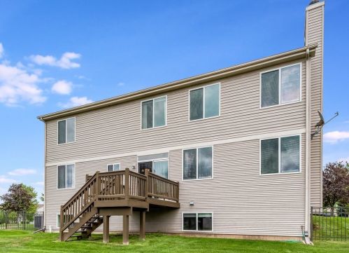 722 James Dr, Pingree Grove IL  60140-8291 exterior