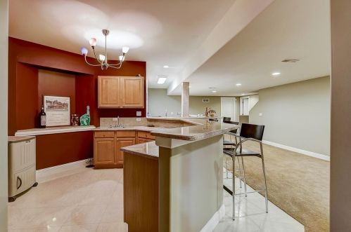 6919 Fieldstone Dr, Willowbrook IL  60527-5295 exterior