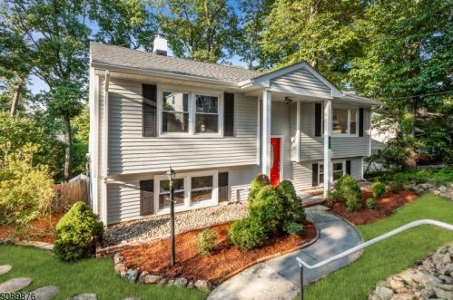 271 Carentan Rd, Hopatcong, NJ 07843-1853
