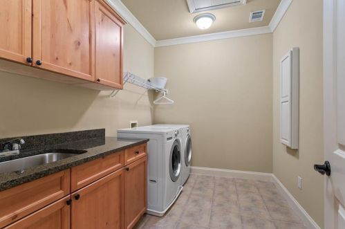 5850 Garber Dr, Atlanta GA  30328-5151 exterior