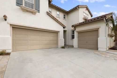 1011 Snow Ln, Placentia, CA 92870-5278