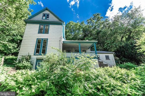 371 Henry Clay St, Harpers Ferry, WV 25425-6796