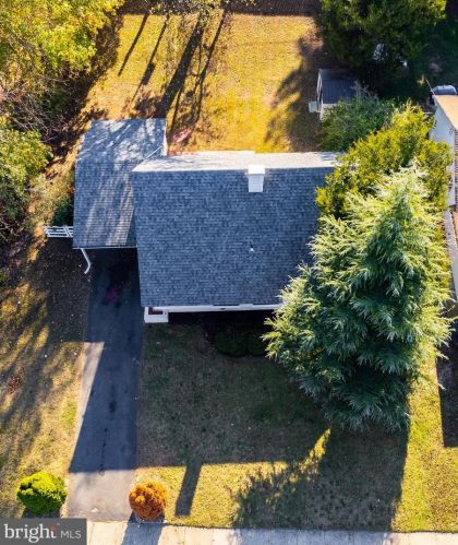 5 Sussex Dr, Willingboro, NJ 08046-1407