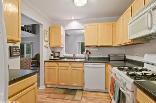 5809 Oxford Cir, Gurnee, IL 60031-1668