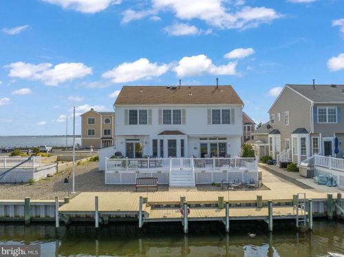 28 Bowsprit Dr, Berkeley Township, NJ 08721-1400