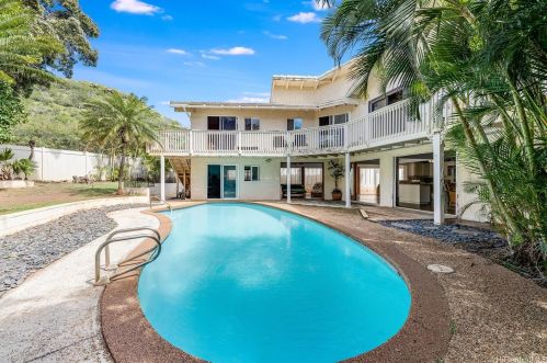 6815 Niumalu Loop, Honolulu HI  96825-1639 exterior
