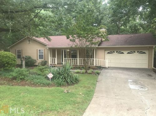 2979 Old Oaks Rd, Buford, GA 30519-0040
