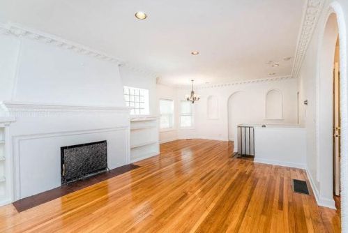 64 Washington Blvd, Oak Park, IL 60302-5602
