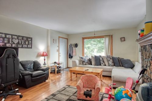 39 Stephen St, Lemont, IL 60439-3632