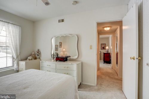 54 Valleybrook Dr, Lancaster PA  17601-4612 exterior