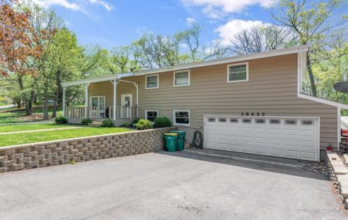28657 Benjamin Ave, Spring Grove, IL 60081-9446