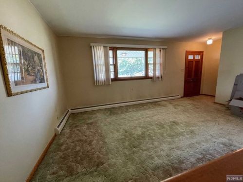 115 Emerson Ave, Paterson, NJ 07502-1832