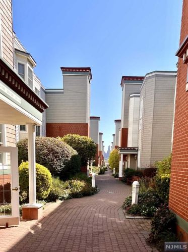 339 The Promenade, Edgewater, NJ 07020-2122