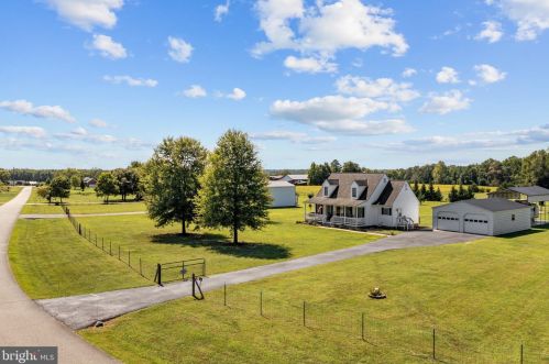 221 Shelton Bend Dr, Bumpass, VA 23024-3158