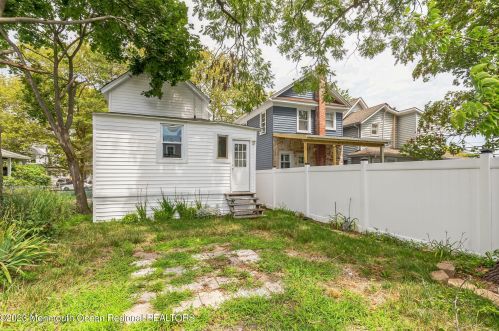 1102 Asbury Ave, Tinton Falls NJ 07712-5727 exterior