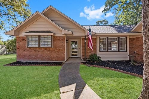 111 Butlers Ct, Conroe TX  77385-7907 exterior