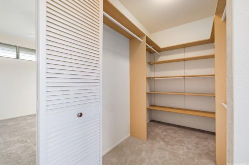 370 Elelupe Rd, Honolulu HI  96821-2248 exterior