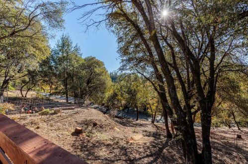 490 Clipper Creek Rd, Auburn, CA 95603-9308