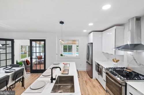 2 Hornor Ln, Princeton NJ  08540-3937 exterior