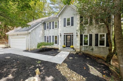 2446 Forest Dr, Marietta, GA 30062-6513