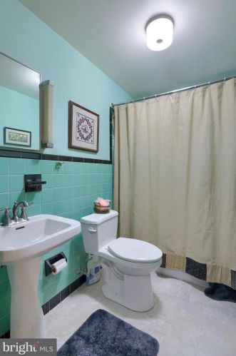 1845 Rockford Ln, Lancaster PA  17601-5028 exterior