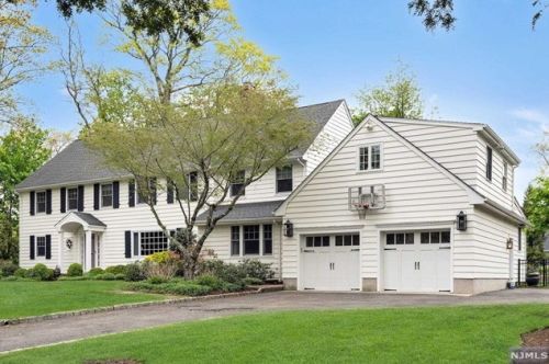 61 California St, Ridgewood, NJ 07450-1306