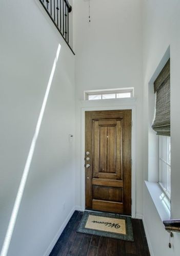 7811 Liverpool Ln, Irving TX  75063-3506 exterior