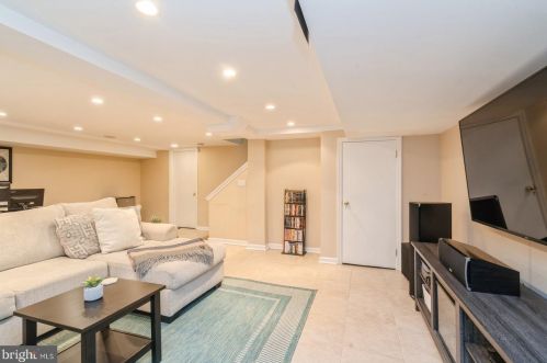 16 Renfrew Ave, Trenton NJ  08618-3334 exterior