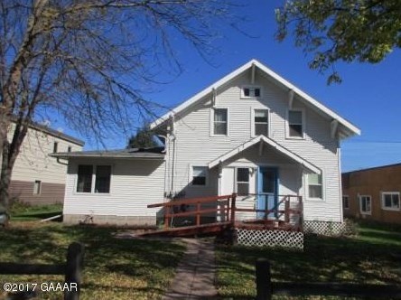 221 Atlantic Ave, Morris, MN 56267-1320