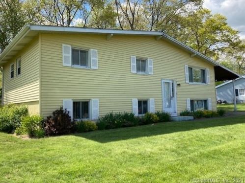 12 Lantern Ln, Niantic, CT 06357-1308