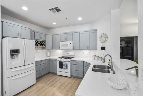 812 Daybreak Pl, Vista CA  92084-3347 exterior