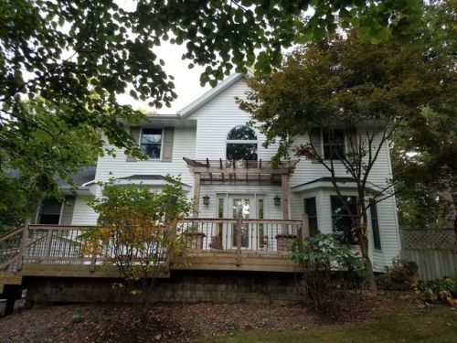 2232 Pine Bluff Dr, Nelson IL  61021-9035 exterior