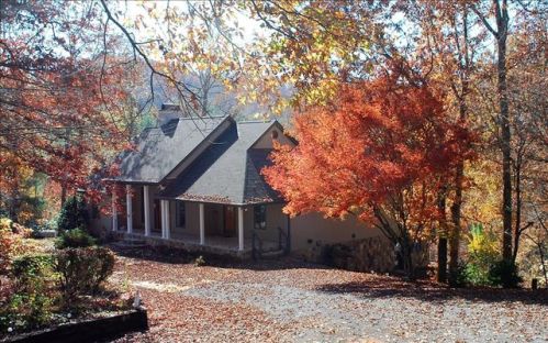 579 Mission Dam Rd, Hayesville, NC 28904-7710