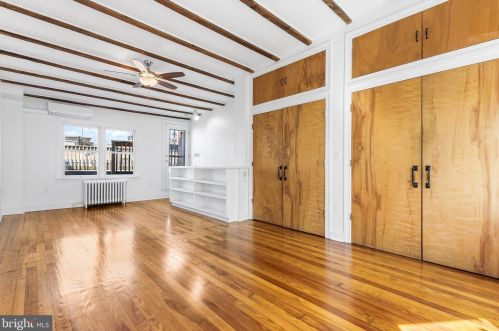 904 10th St, Philadelphia PA 19147-3744 exterior