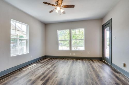 2600 12th St, Dallas TX  75211-2703 exterior