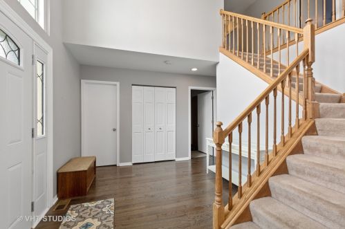 57 White Fence Trl, Streamwood, IL 60107-3334