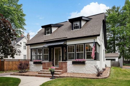 2209 2nd St, Saint Paul MN  55110-3204 exterior