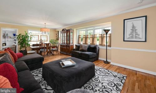 457 Crystal Lake Ave, Tavistock NJ 08033-2819 exterior