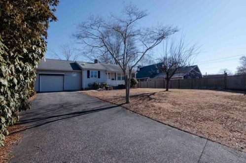 3 Midland Rd, Westerly, RI 02891-2413