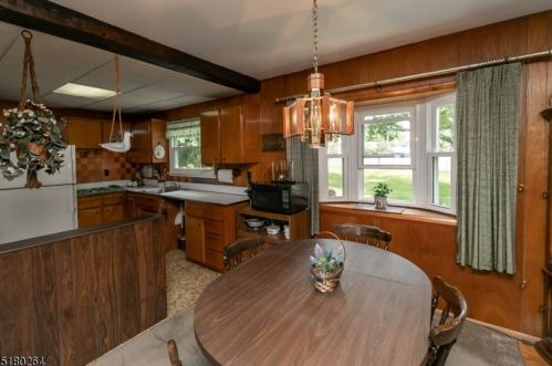 4 Lawrence Dr, Hackettstown NJ  07840-2510 exterior