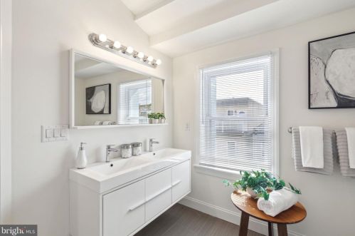 546 Manton St, Philadelphia PA 19147-5118 exterior